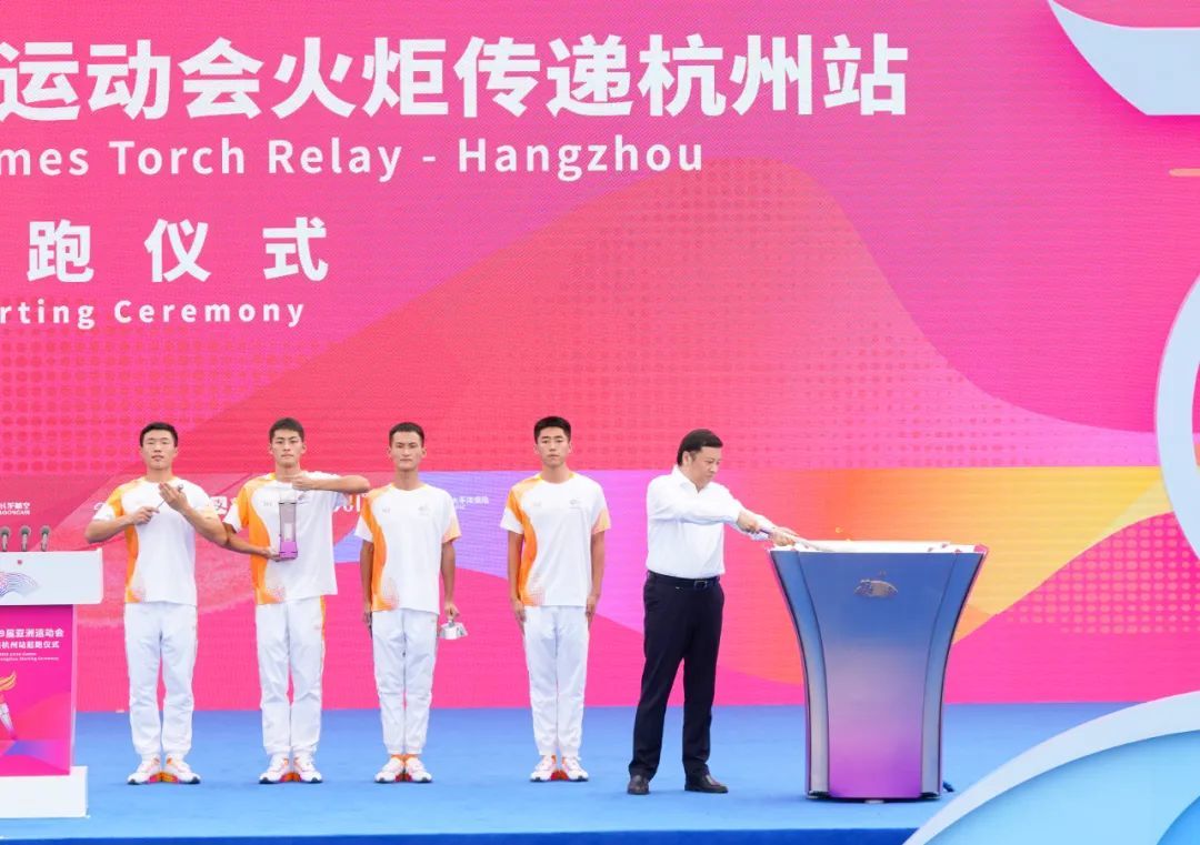 博天堂娱官方网站app杭州第19届亚洲运动会火把传达杭州站行为进行